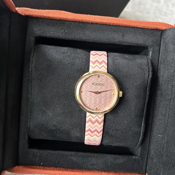 Missoni M1-29 Zig-zag Stainless Steel Watch, pink multicolored leather strap NWT - Picture 6 of 12